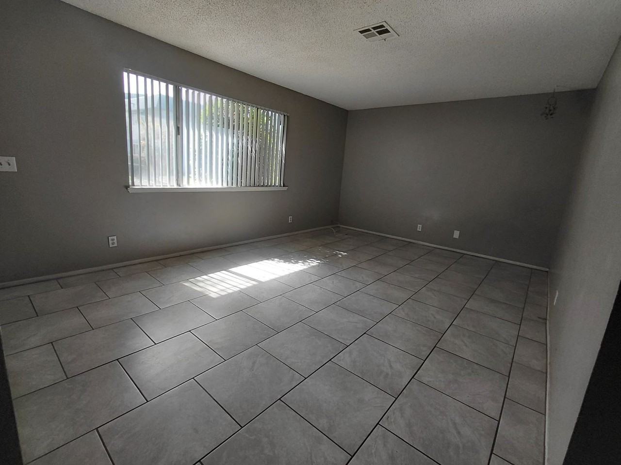 111 Greenbriar Townhouse Way - Photo 3 of 10