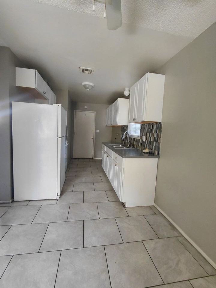 111 Greenbriar Townhouse Way - Photo 5 of 10