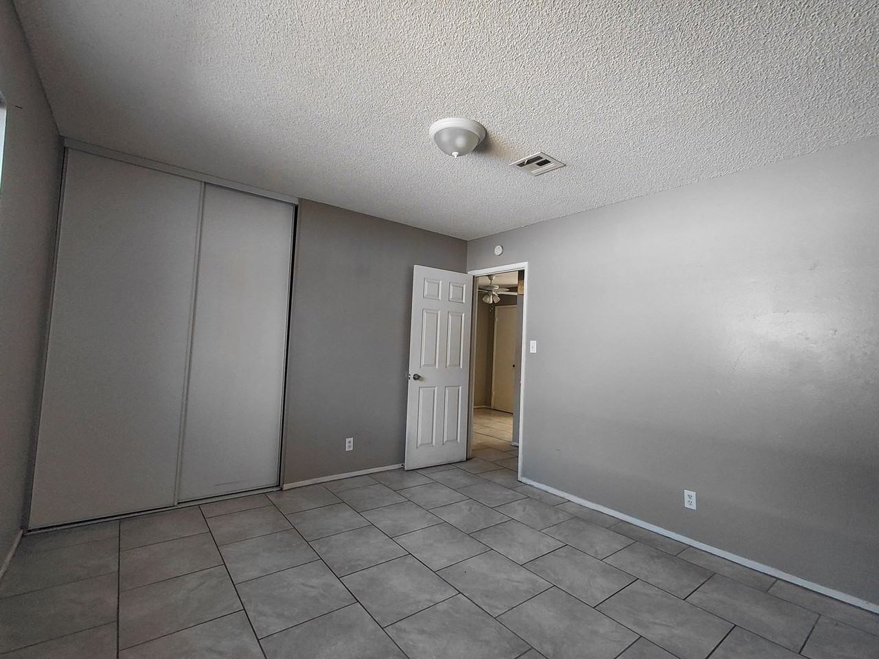111 Greenbriar Townhouse Way - Photo 6 of 10