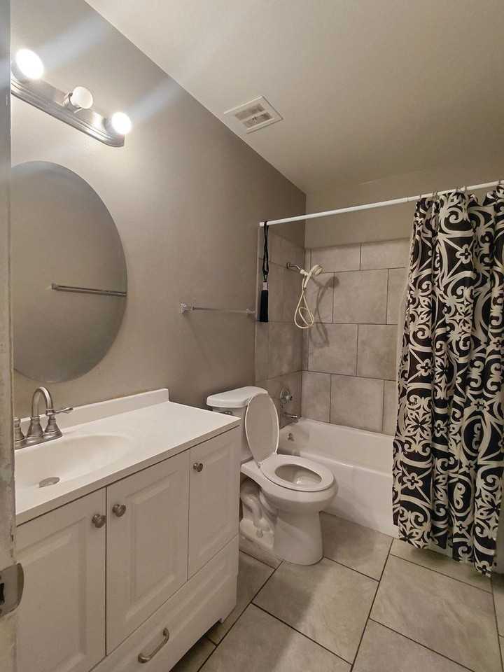111 Greenbriar Townhouse Way - Photo 7 of 10
