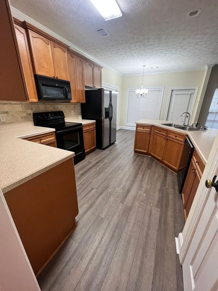 1630 Academy Dr #109 - Photo 3 of 18