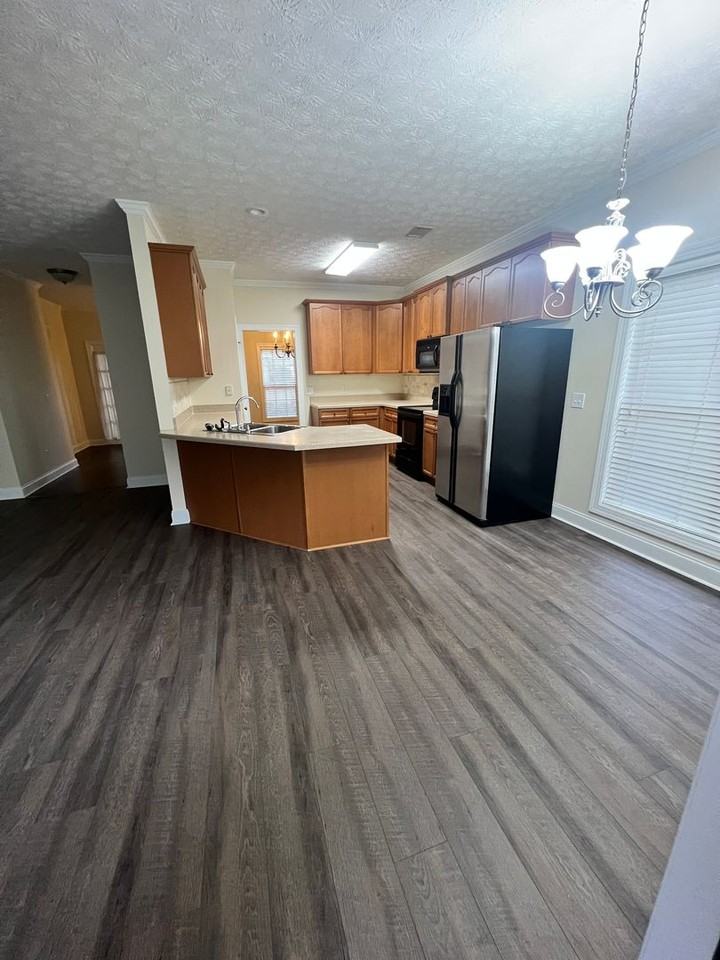 1630 Academy Dr #109 - Photo 6 of 18
