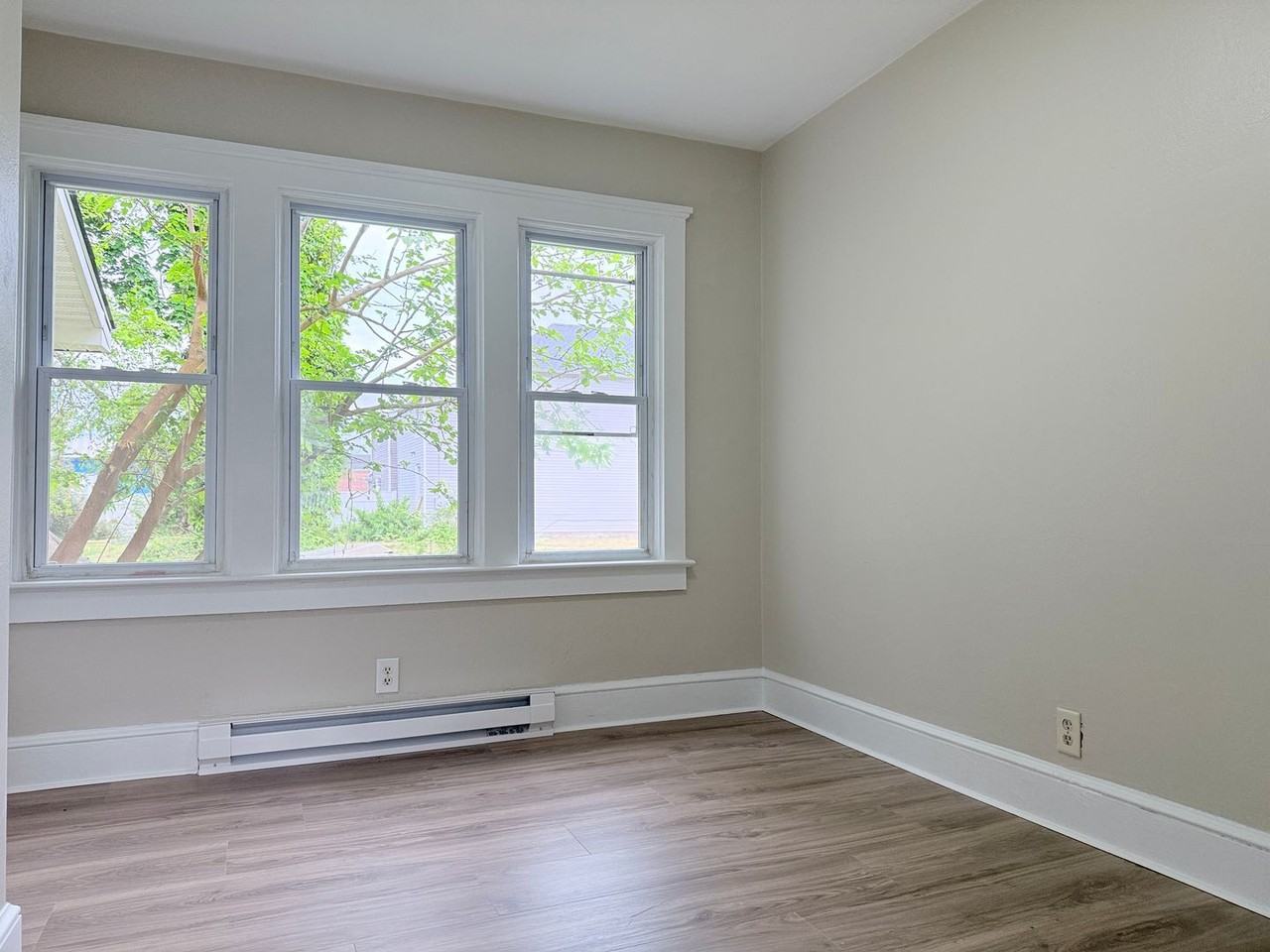 102 102 Montomgery St - Photo 4 of 8