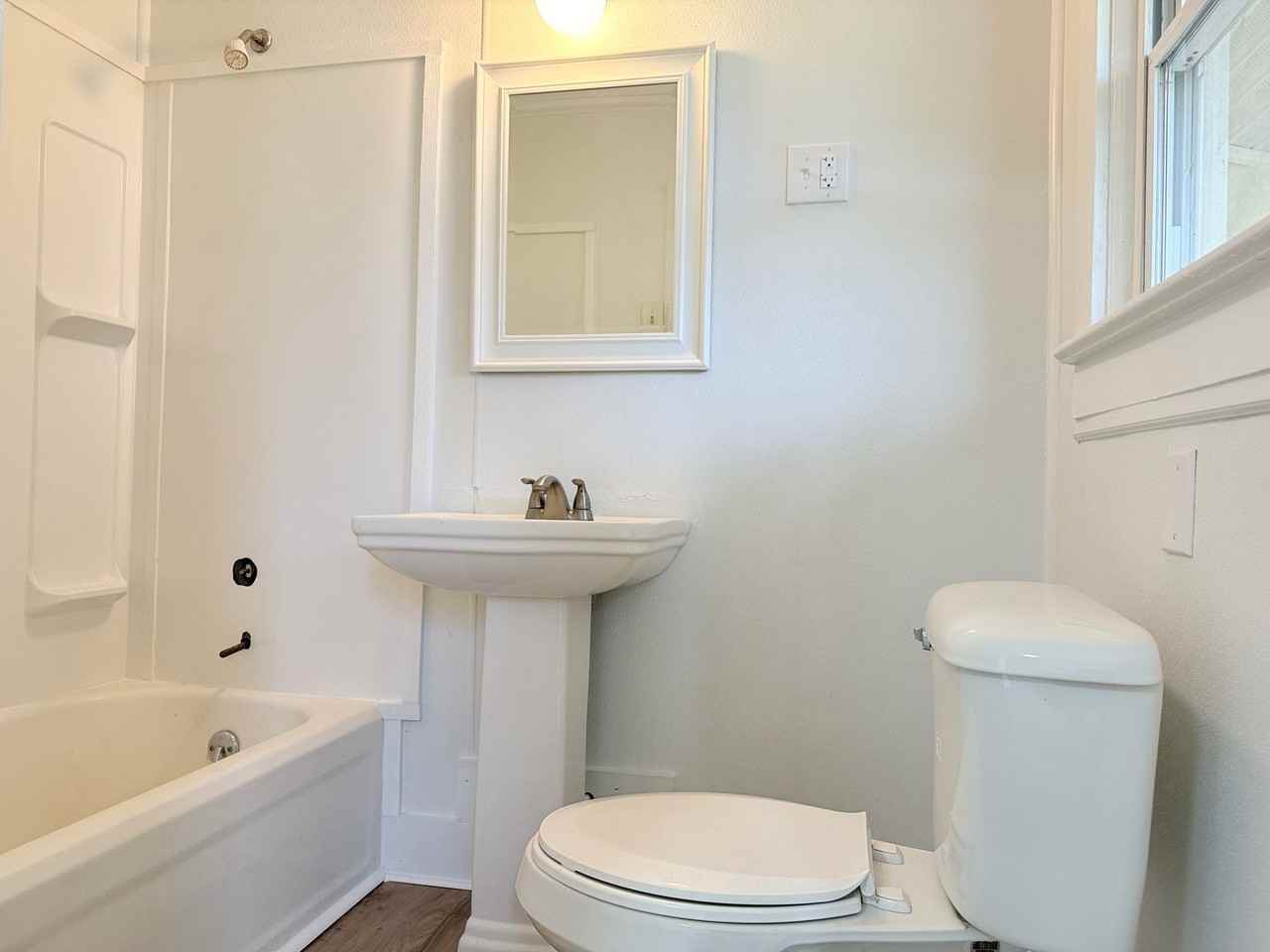 102 102 Montomgery St - Photo 5 of 8