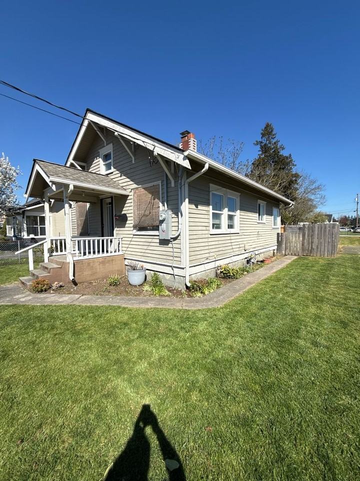 805 3rd St Sw - Photo 2 of 11