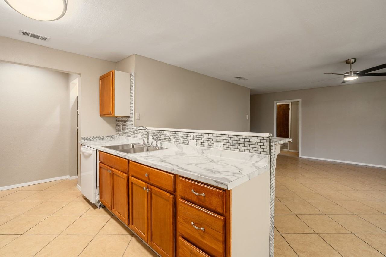 118 Rawhide Trl - Photo 7 of 22