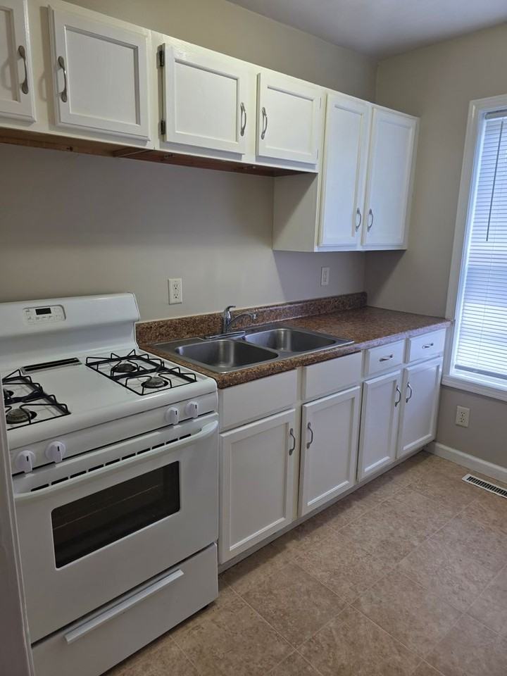 607 Hendricks St - Photo 2 of 16