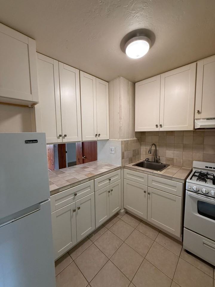 485 Finley St - Photo 7 of 11