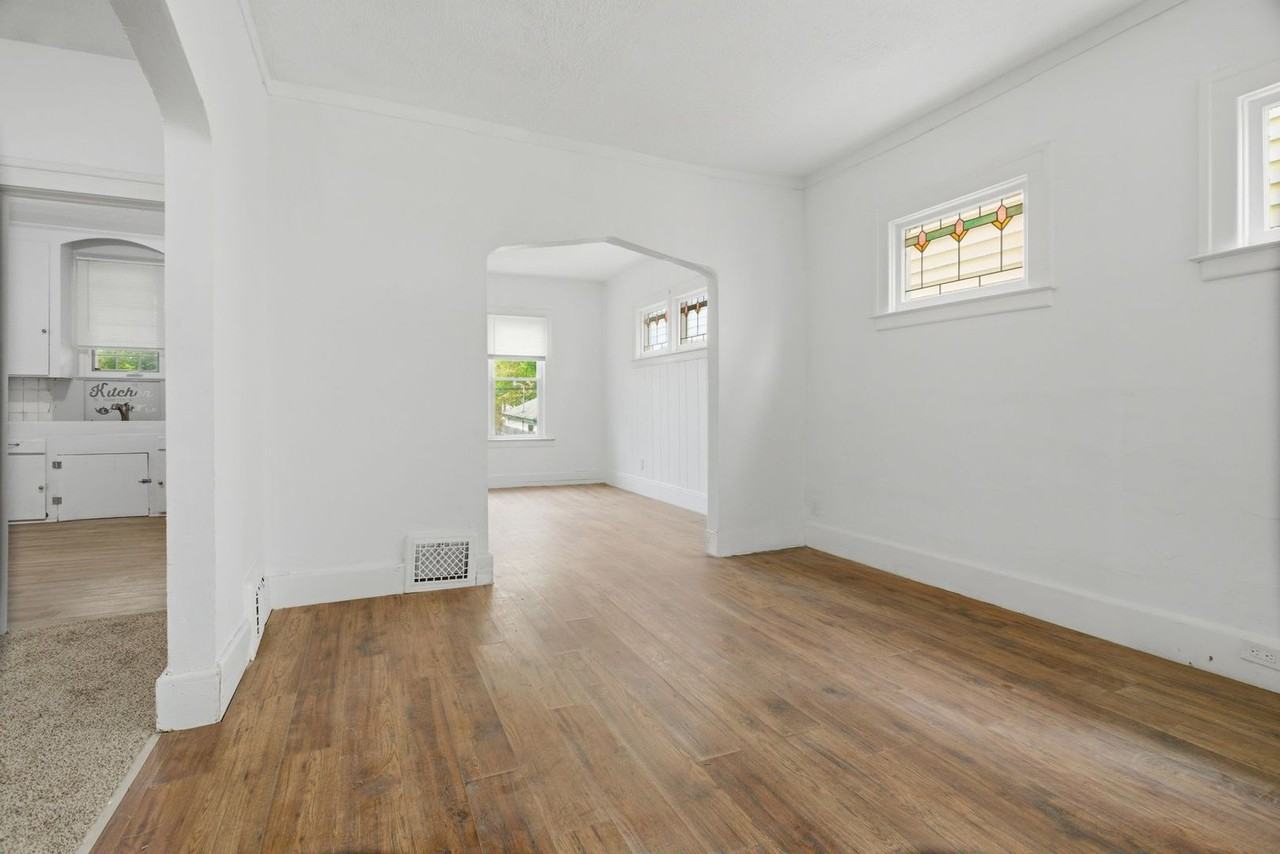 5045 Fairview St - Photo 2 of 17