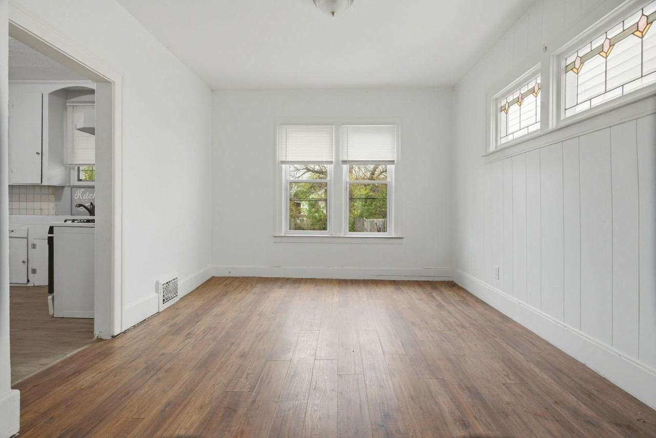 5045 Fairview St - Photo 3 of 17