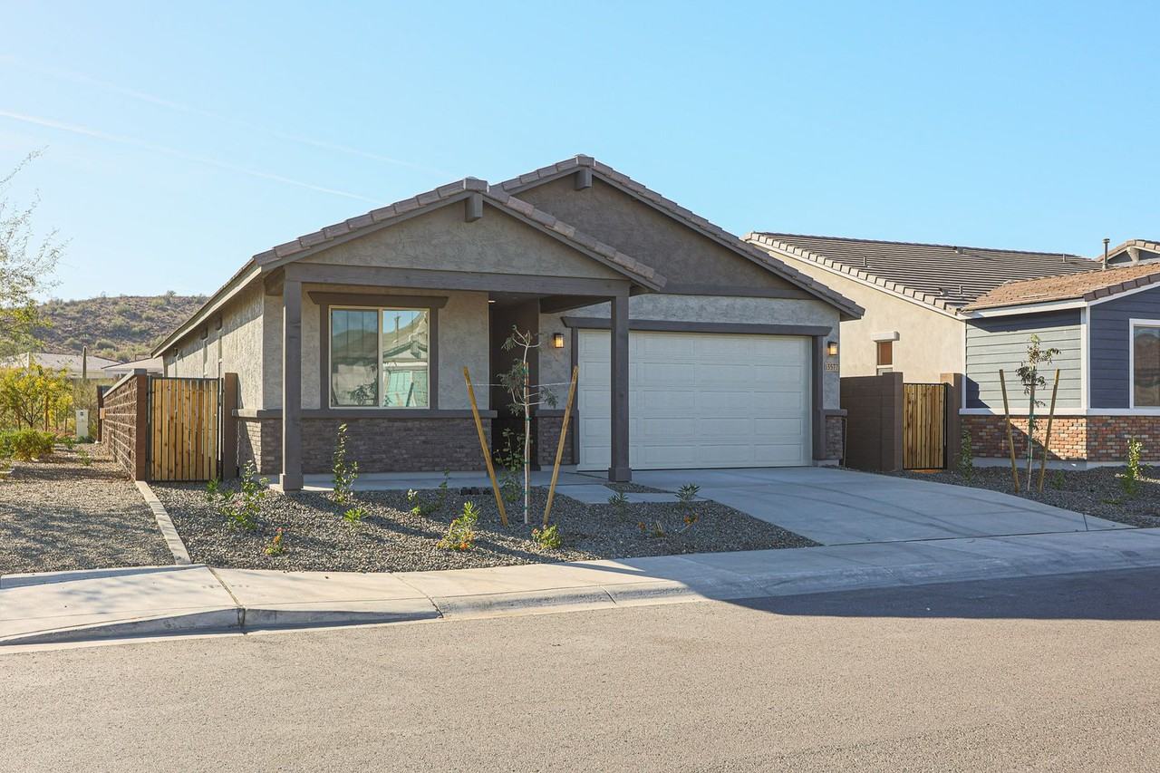 13577 W Phacelia Ln - Photo 2 of 39