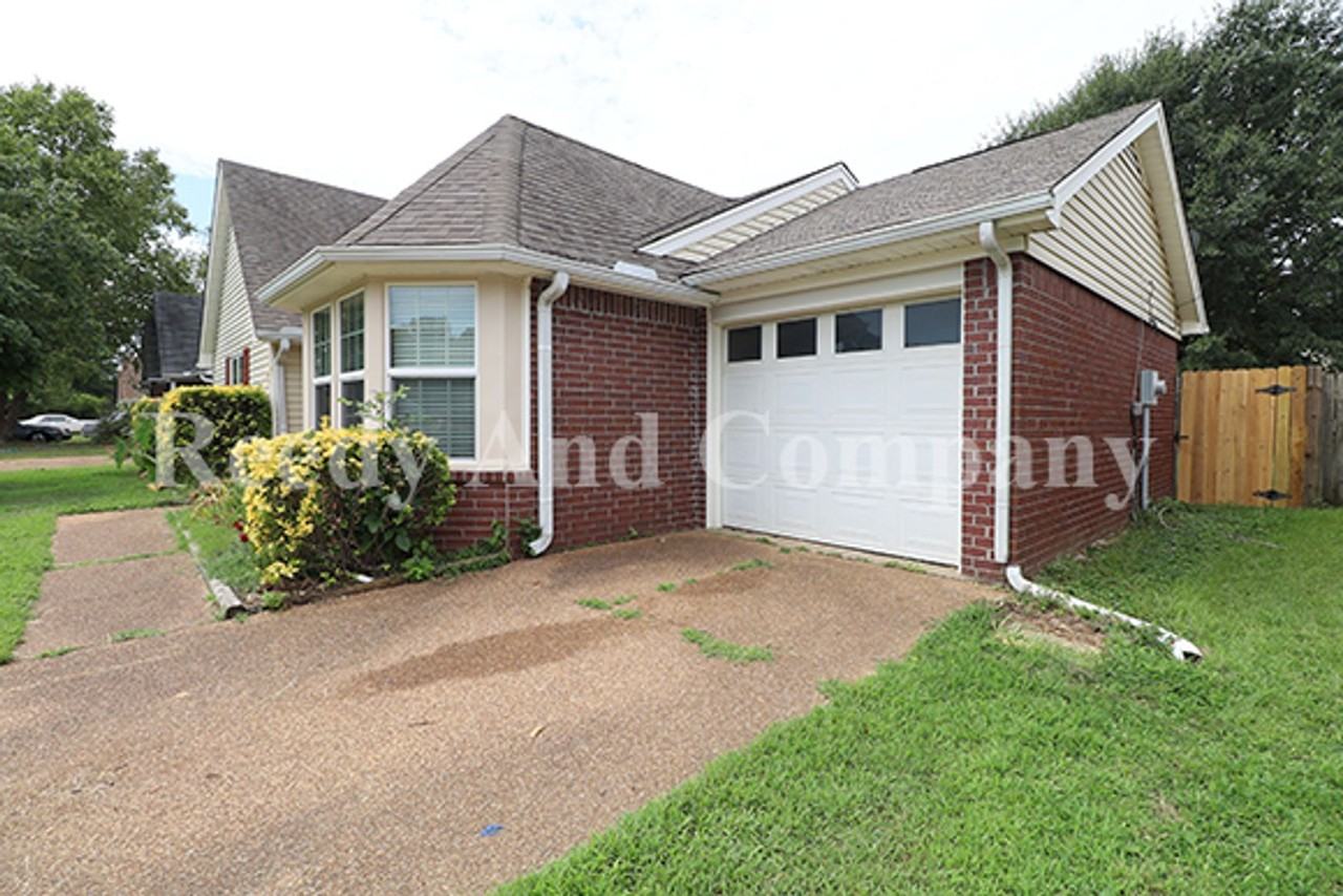 5961 Kentwood Dr - Photo 3 of 22