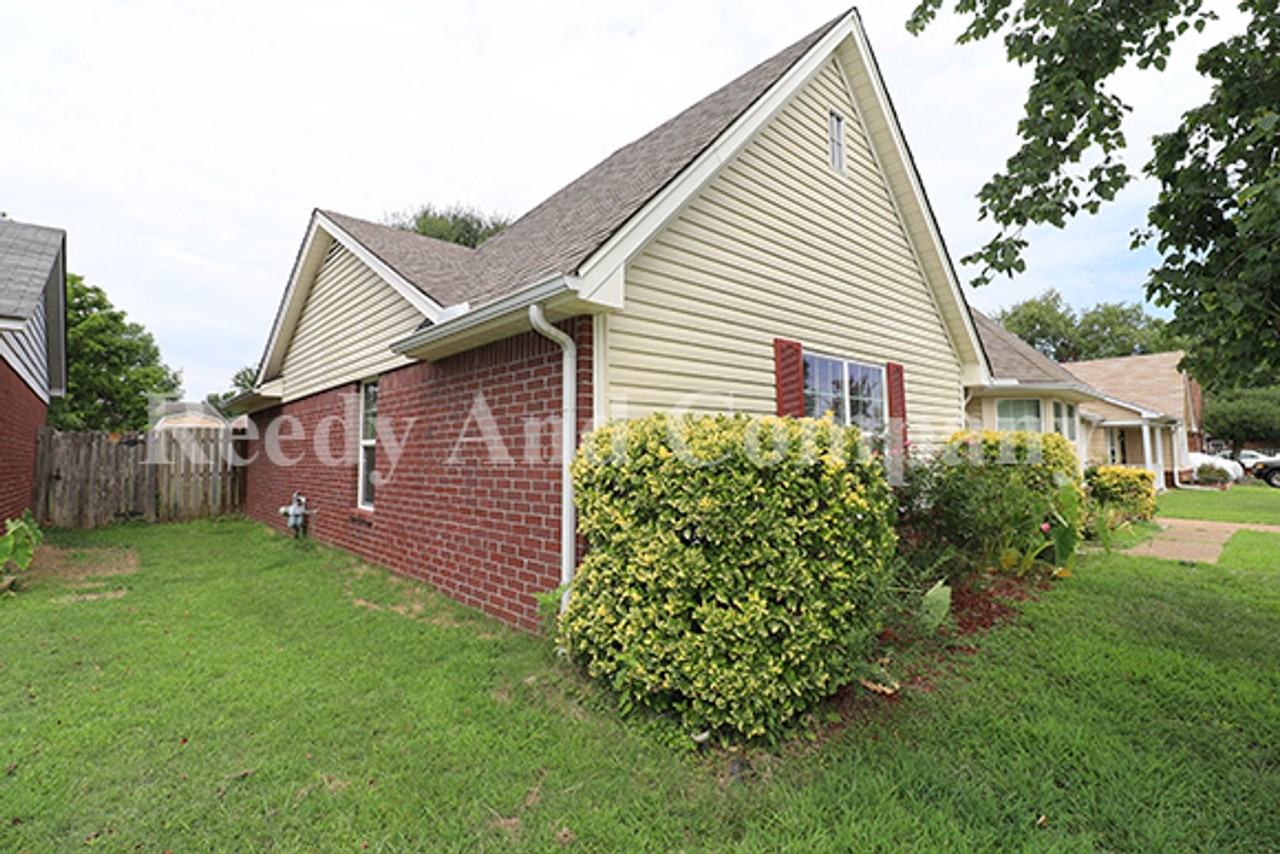 5961 Kentwood Dr - Photo 4 of 22