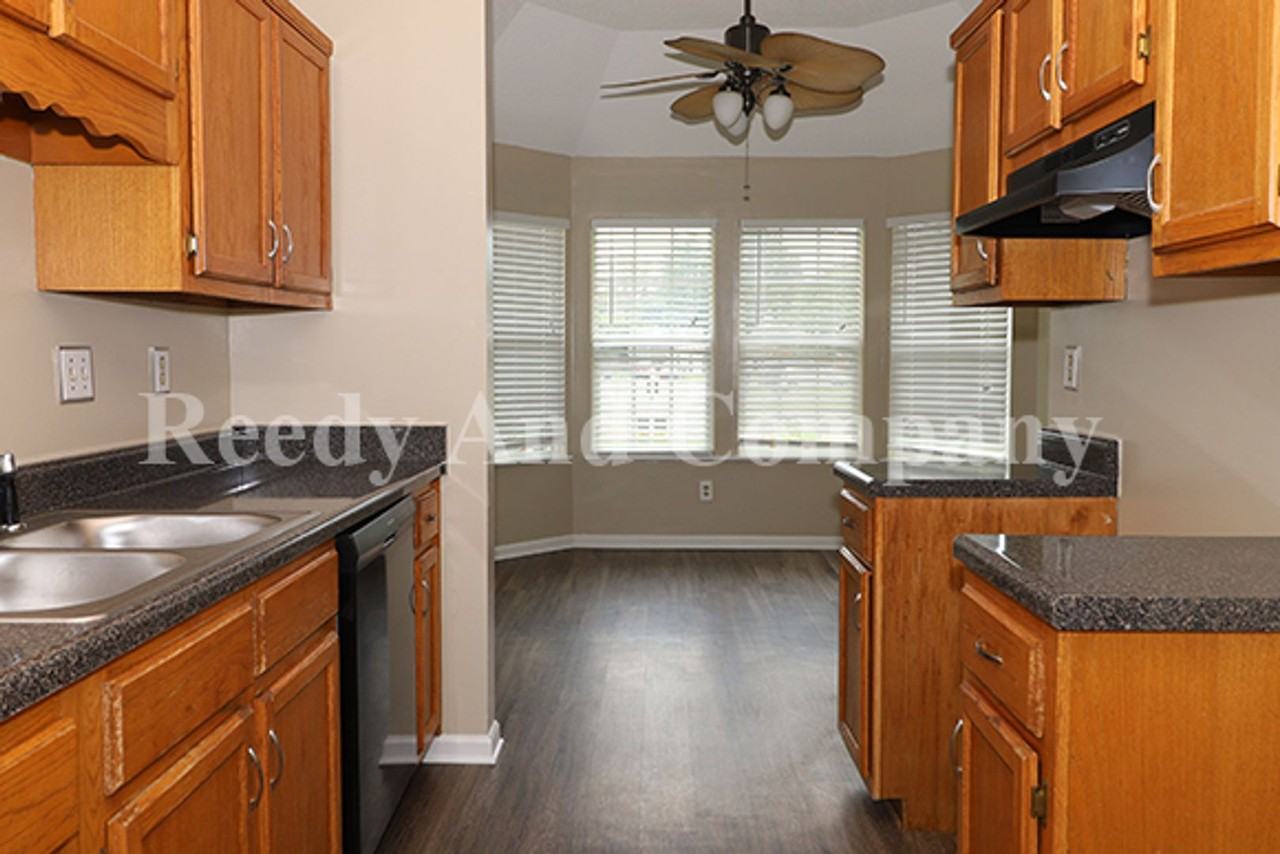 5961 Kentwood Dr - Photo 5 of 22