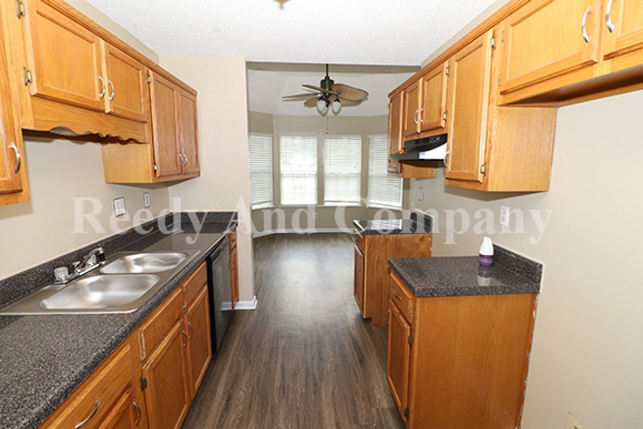 5961 Kentwood Dr - Photo 7 of 22