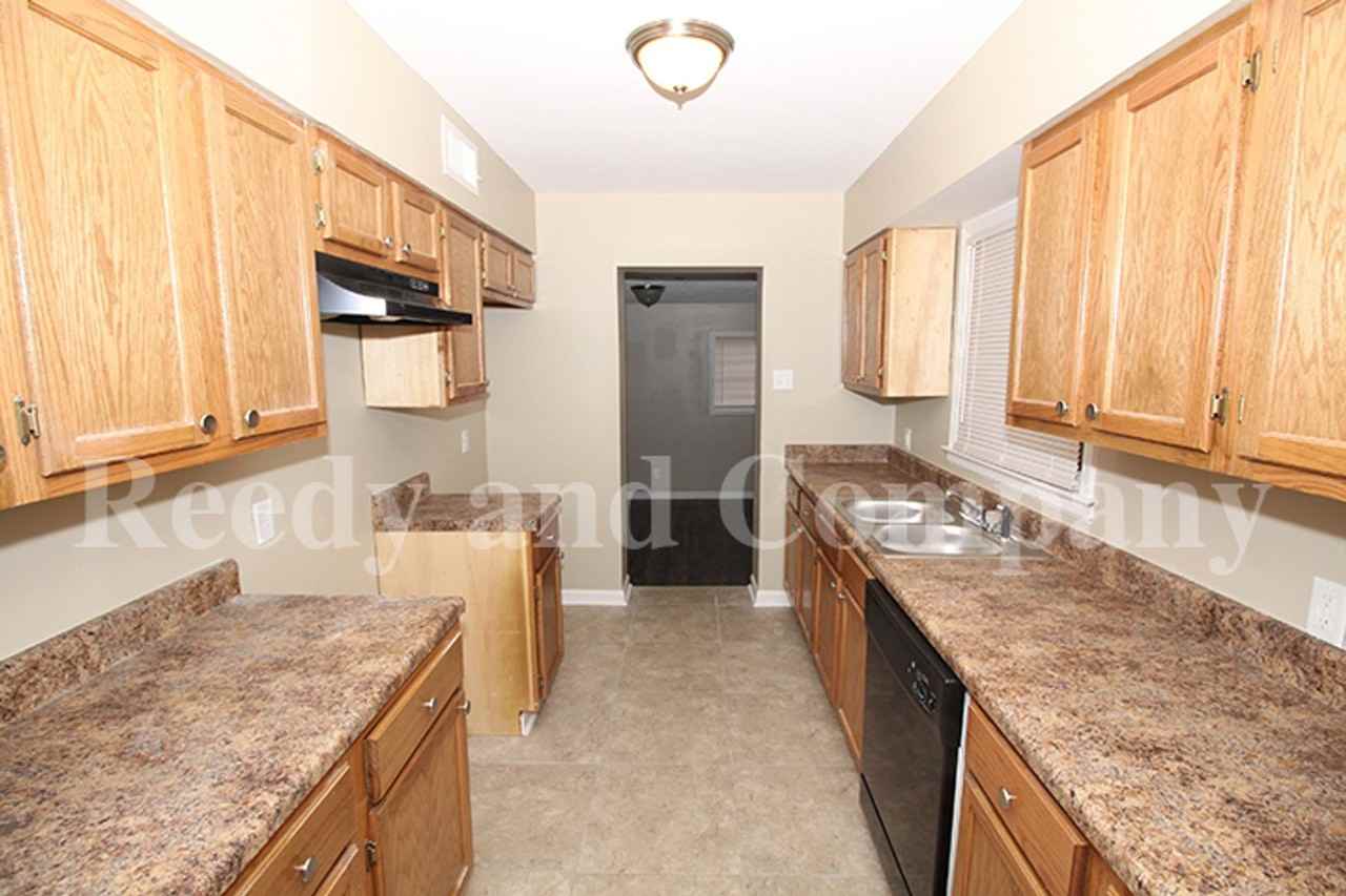 4123 Rhodes Ave - Photo 5 of 42