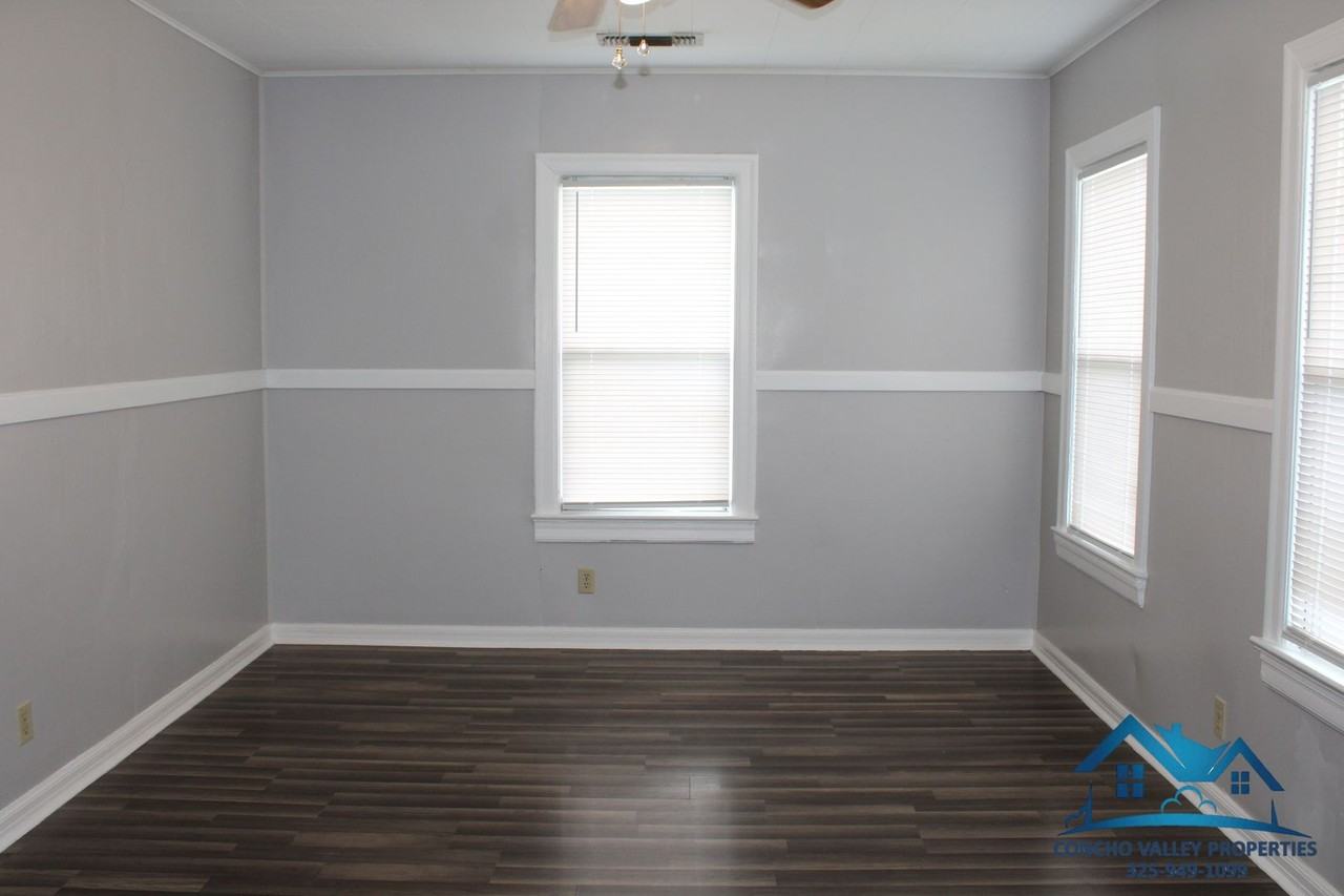 2065 Live Oak St - Photo 2 of 12