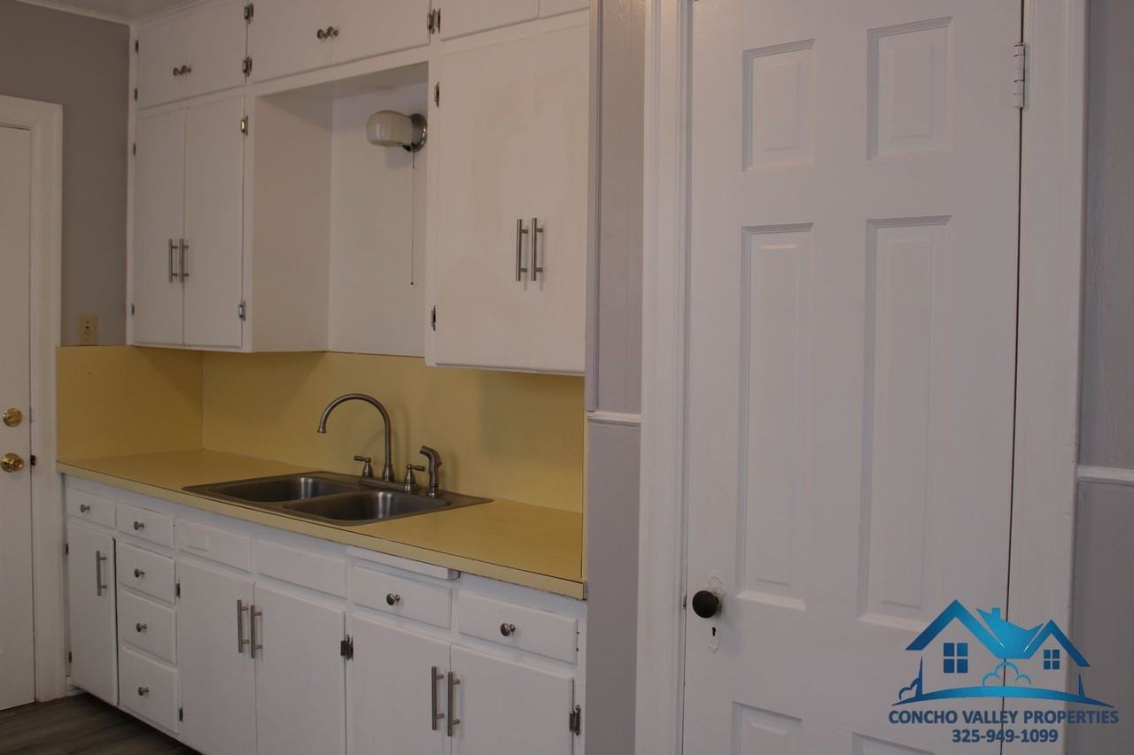 2065 Live Oak St - Photo 5 of 12