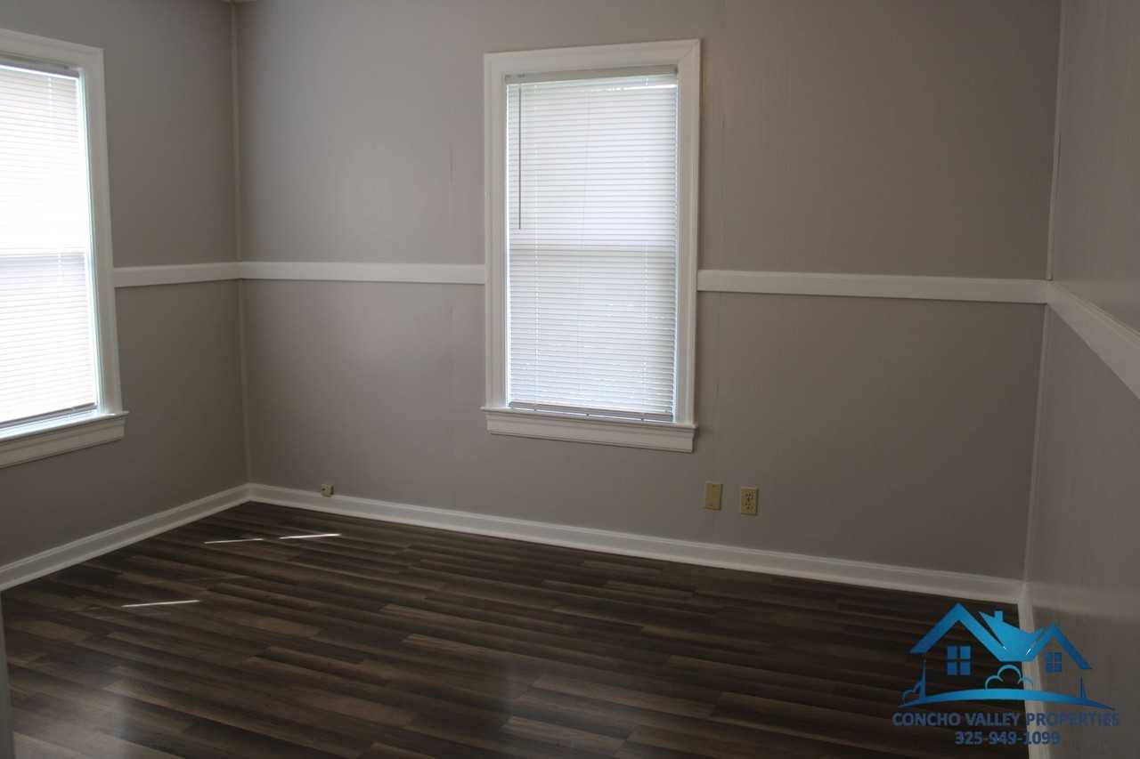 2065 Live Oak St - Photo 6 of 12