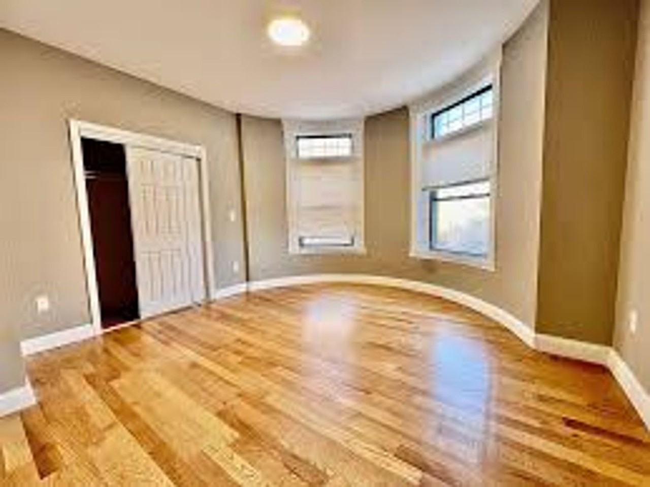 1914 Beacon St - Photo 3 of 13