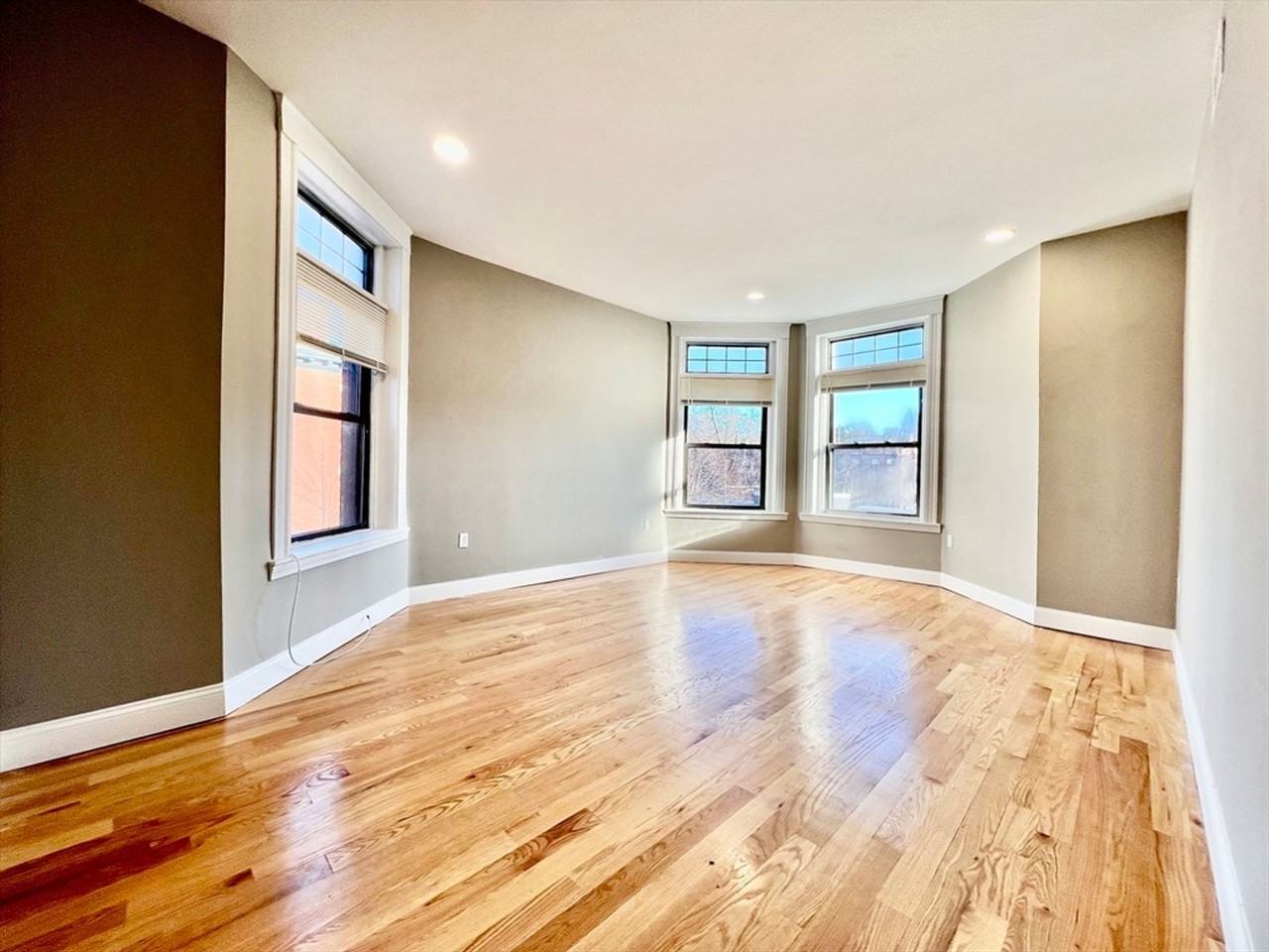 1914 Beacon St - Photo 4 of 13