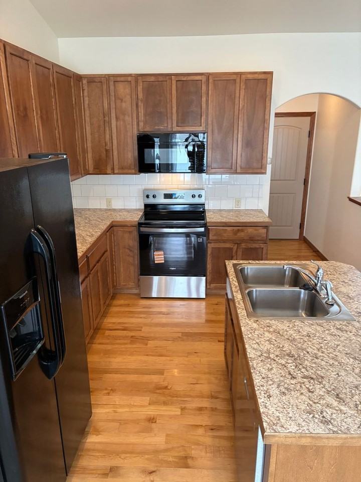 6949 Sumner St - Photo 6 of 25