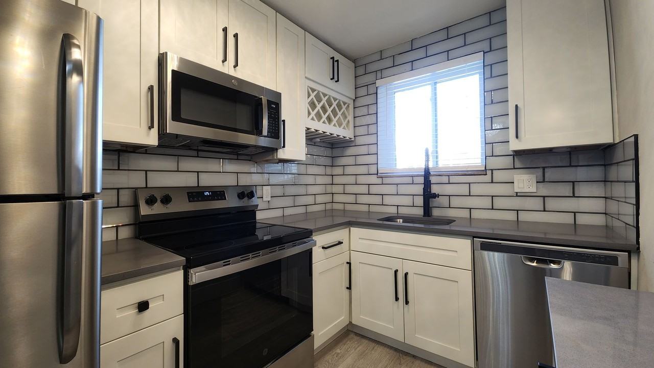7556 Byron Pl - Photo 4 of 14