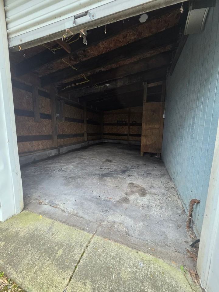 398 E South St - Photo 3 of 12