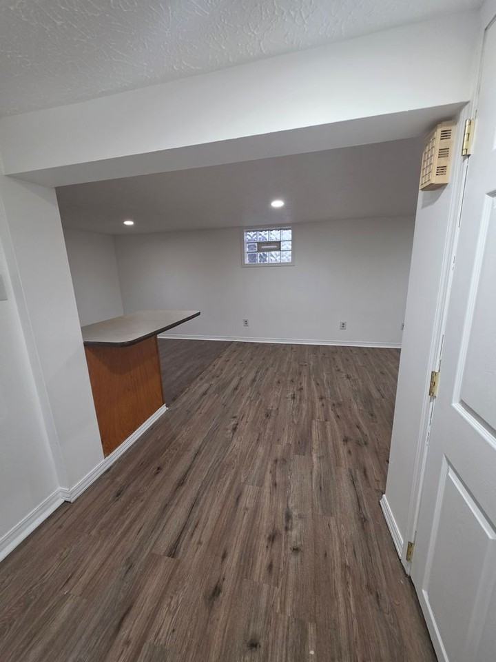 398 E South St - Photo 4 of 12