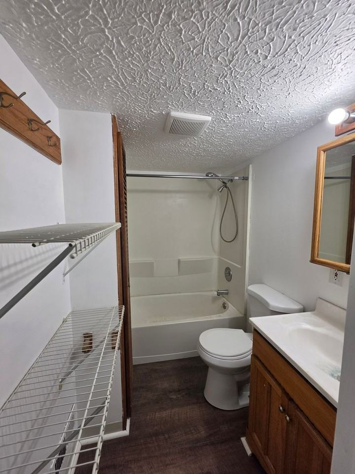 398 E South St - Photo 5 of 12