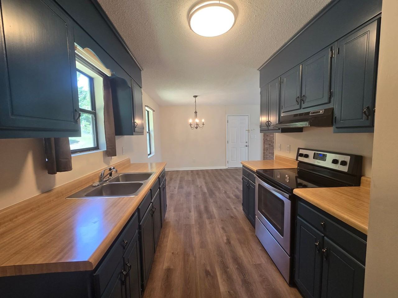 3945 Woodcrest St - Photo 2 of 10