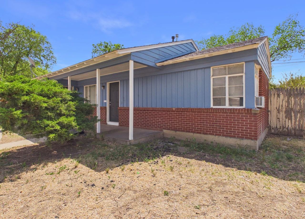 2713 Duncan Dr #B - Photo 2 of 3
