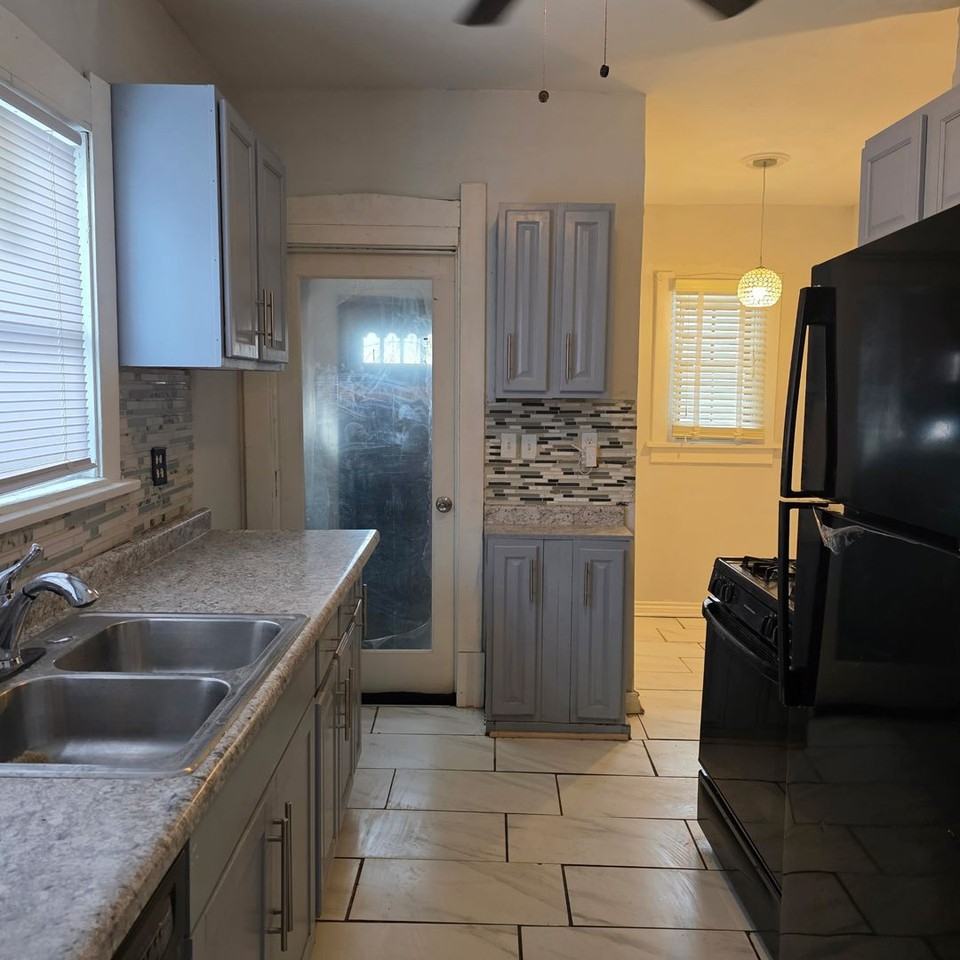 3844 Virginia St - Photo 3 of 13