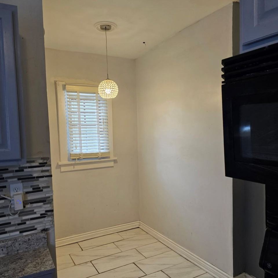3844 Virginia St - Photo 6 of 13