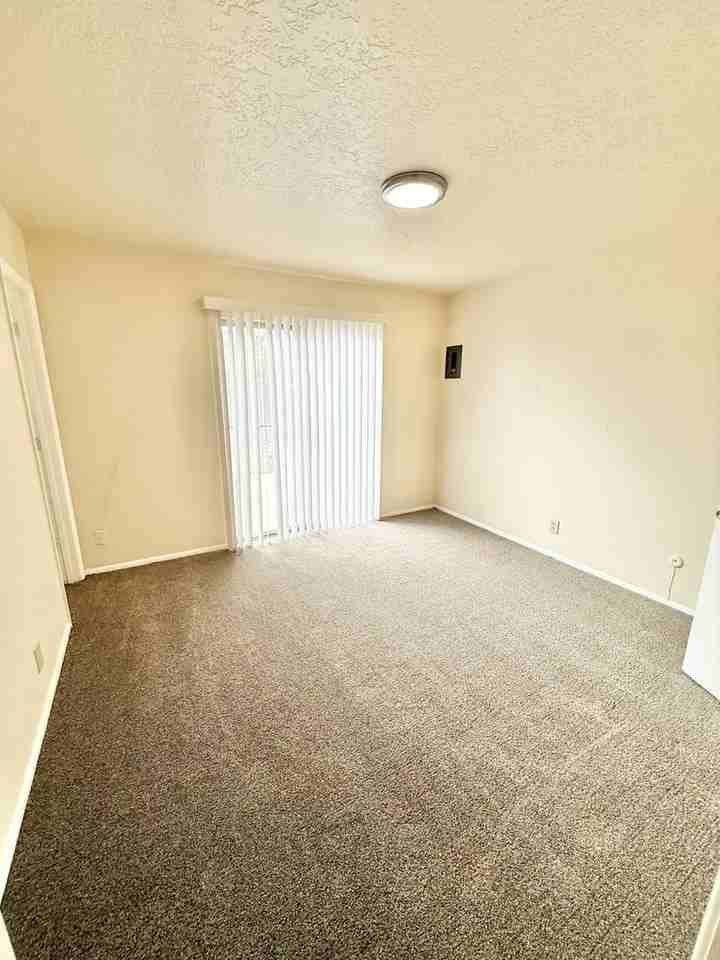 317 General Marshall St NE - Photo 4 of 8