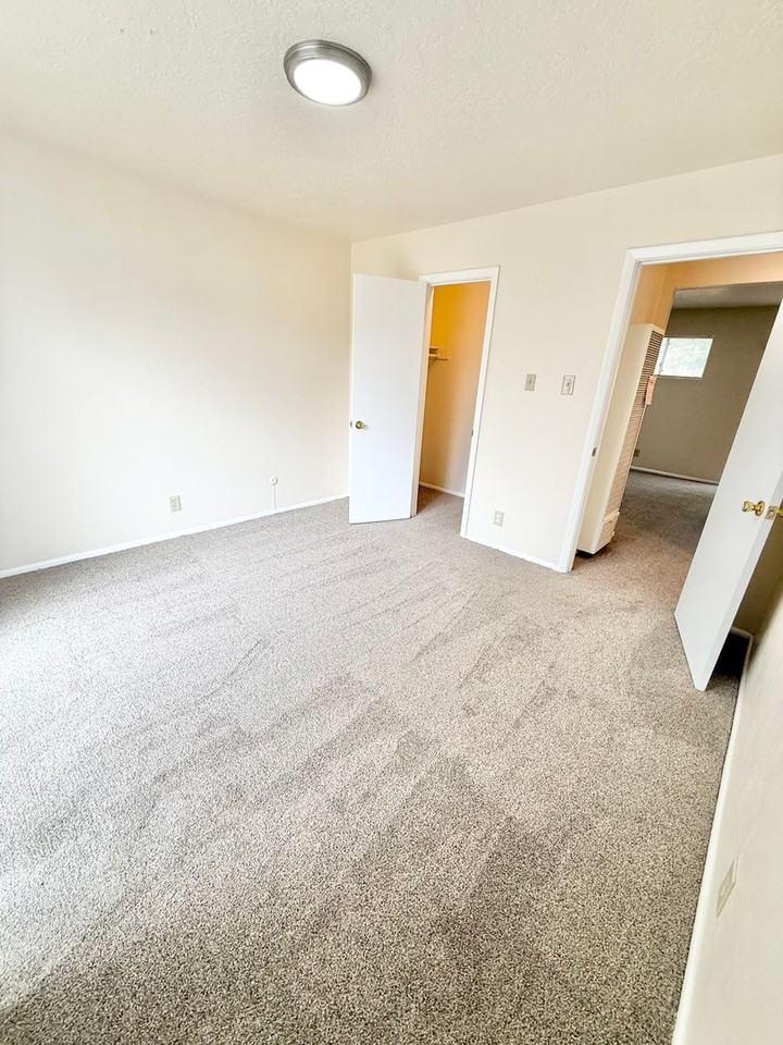 317 General Marshall St NE - Photo 5 of 8