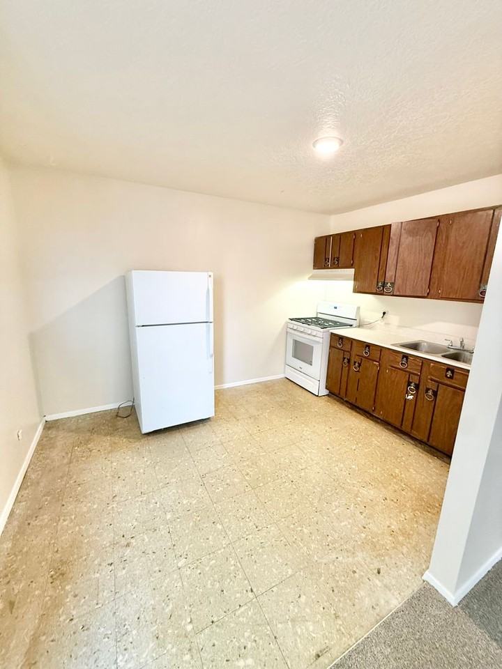 317 General Marshall St NE - Photo 6 of 8