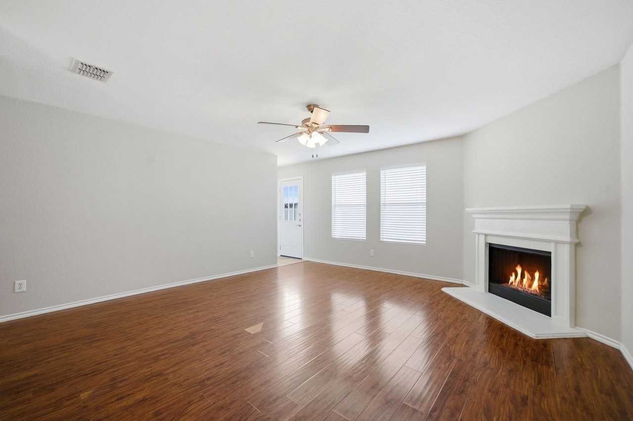 712 Preston Dr - Photo 6 of 33