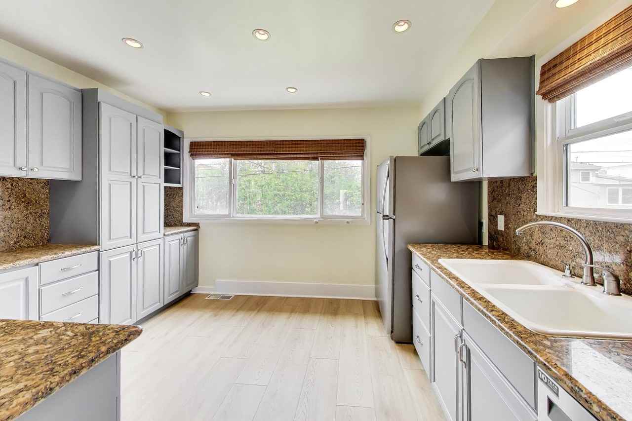 163 Clearfield Dr - Photo 4 of 46