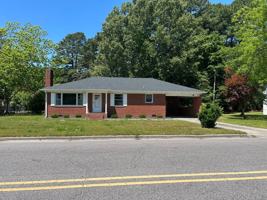 featured image of 1615 Edgewood Dr