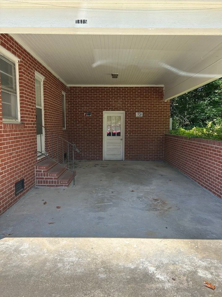 1615 Edgewood Dr - Photo 2 of 14