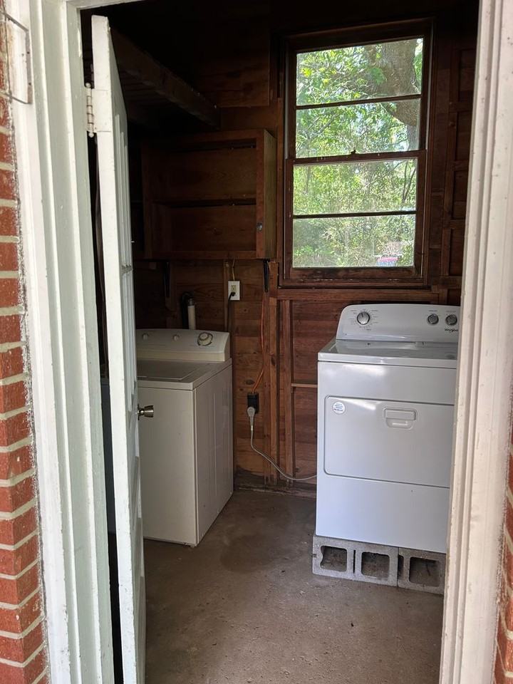 1615 Edgewood Dr - Photo 3 of 14