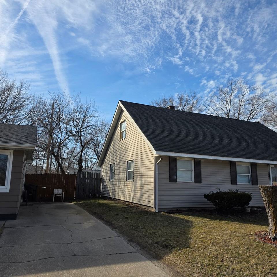 1100 S Lake St - Photo 2 of 3