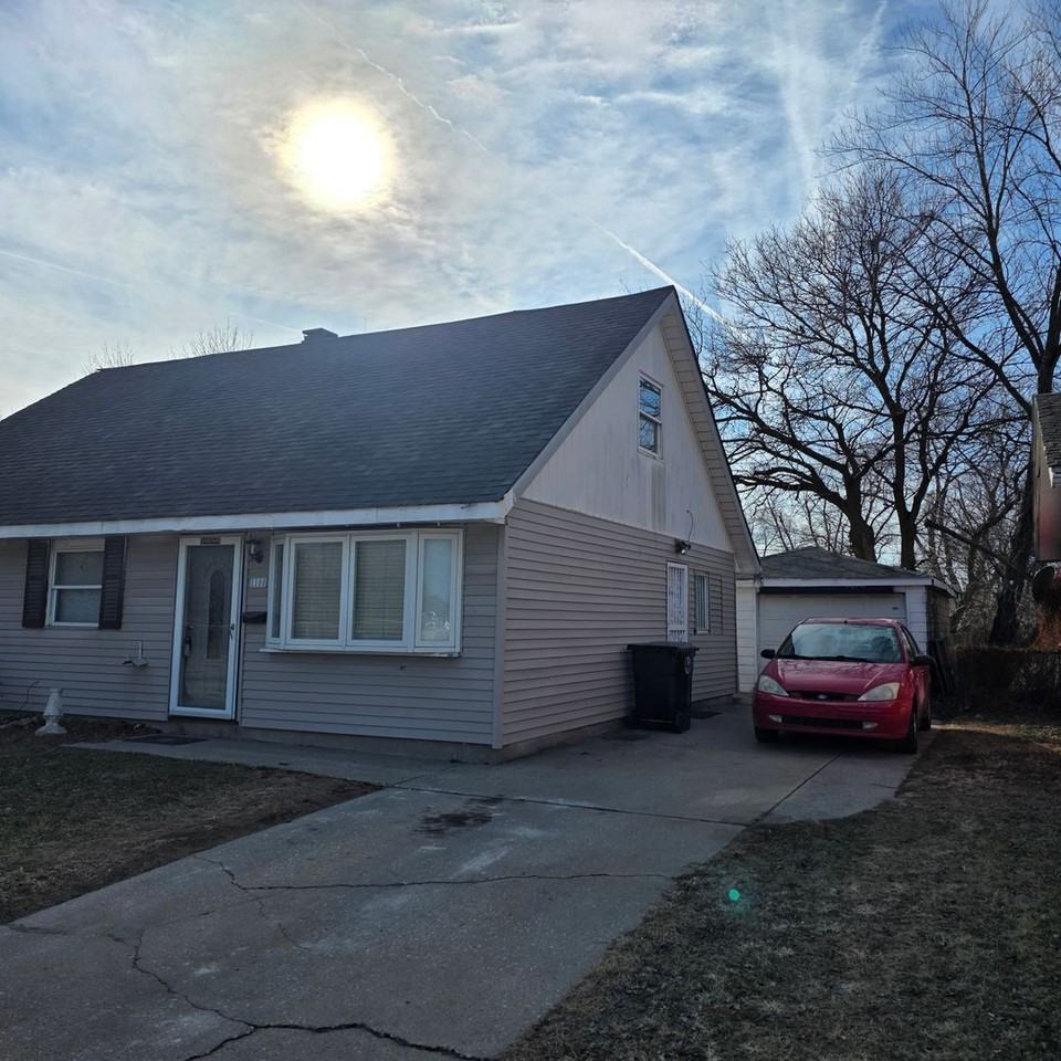 1100 S Lake St - Photo 3 of 3