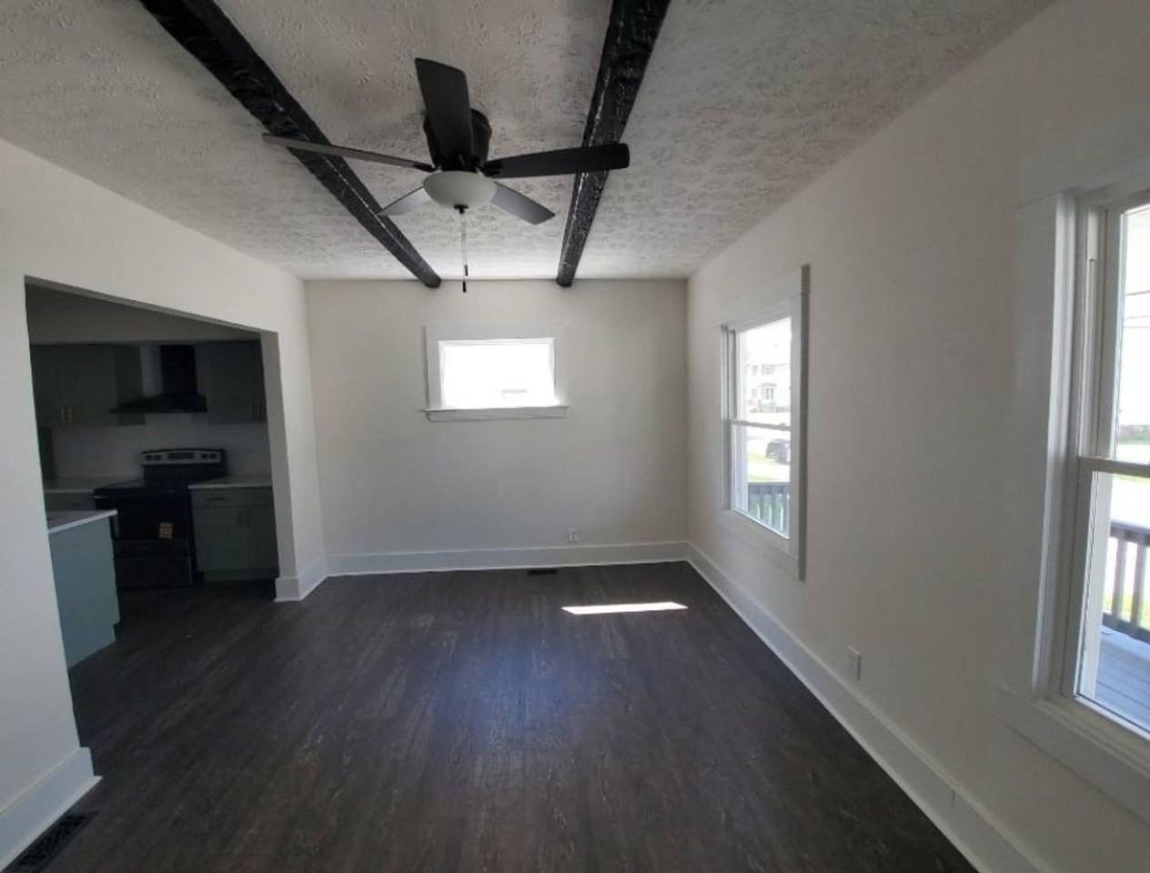 4309 Gifford Ave - Photo 7 of 50