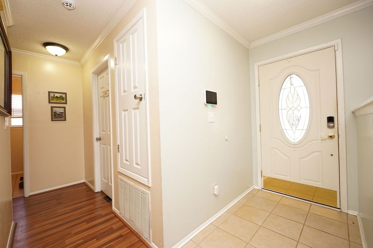 4496 Parkwood Ln W - Photo 6 of 33
