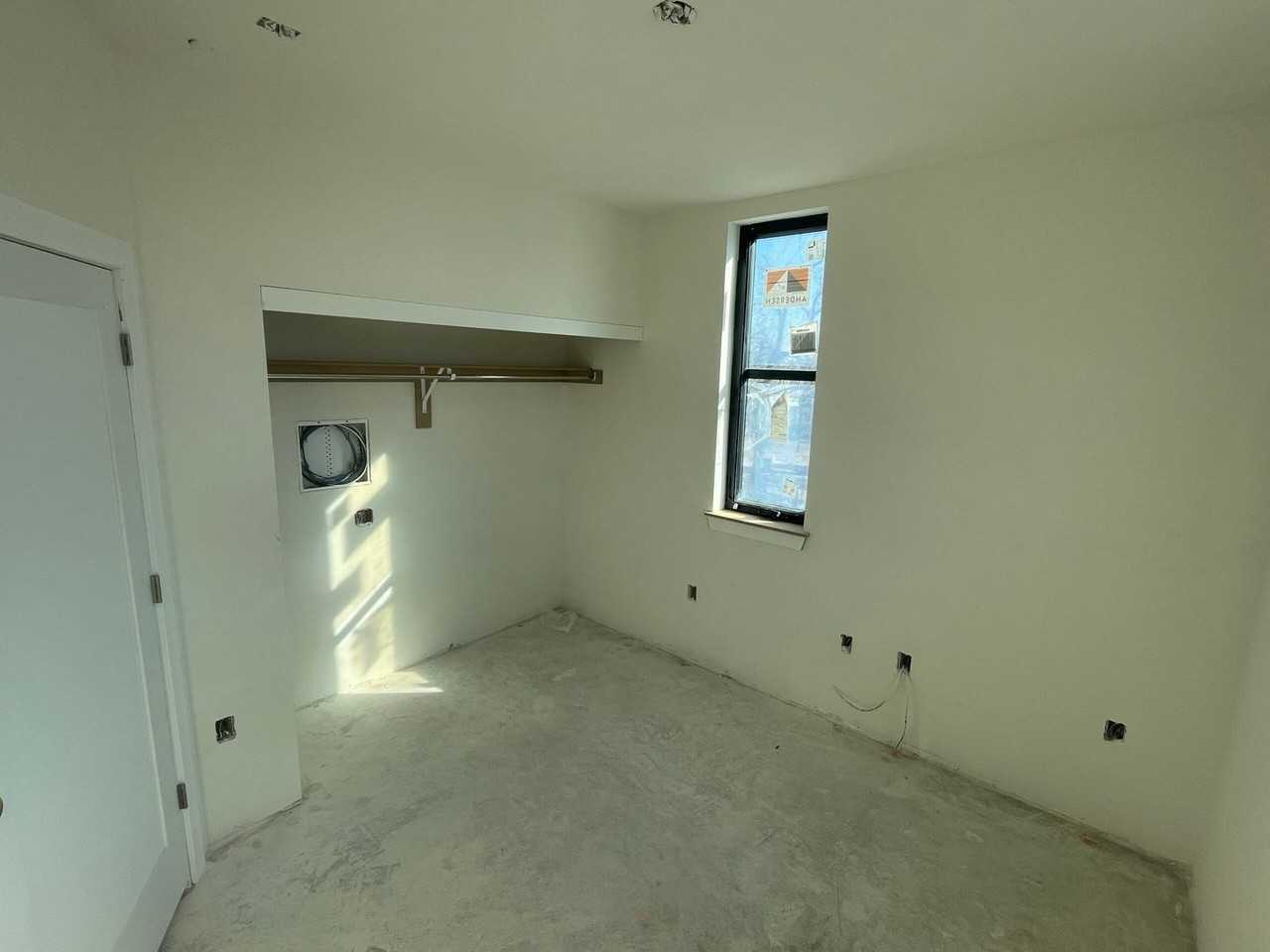 2301 Pearl St - Photo 4 of 11