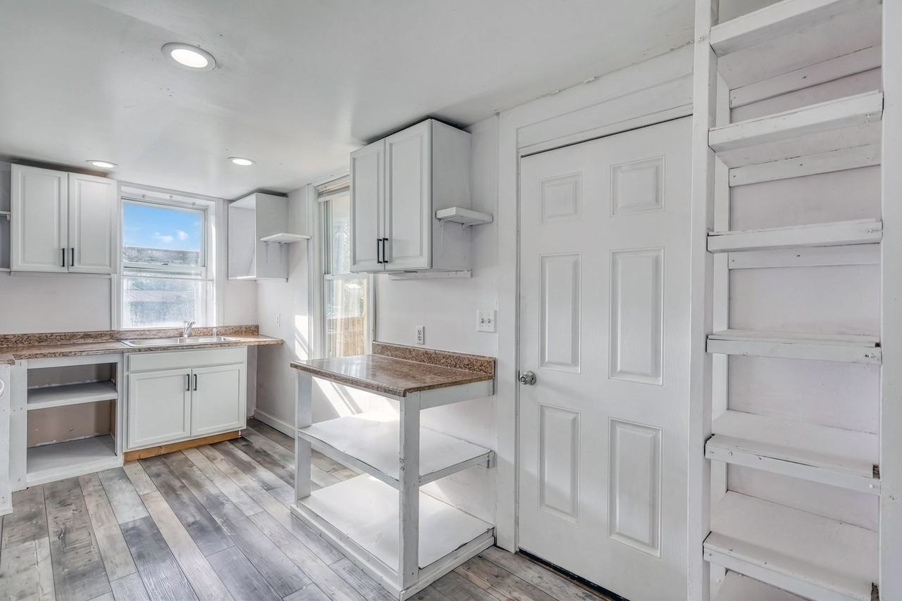 1251 Bailey St - Photo 2 of 19