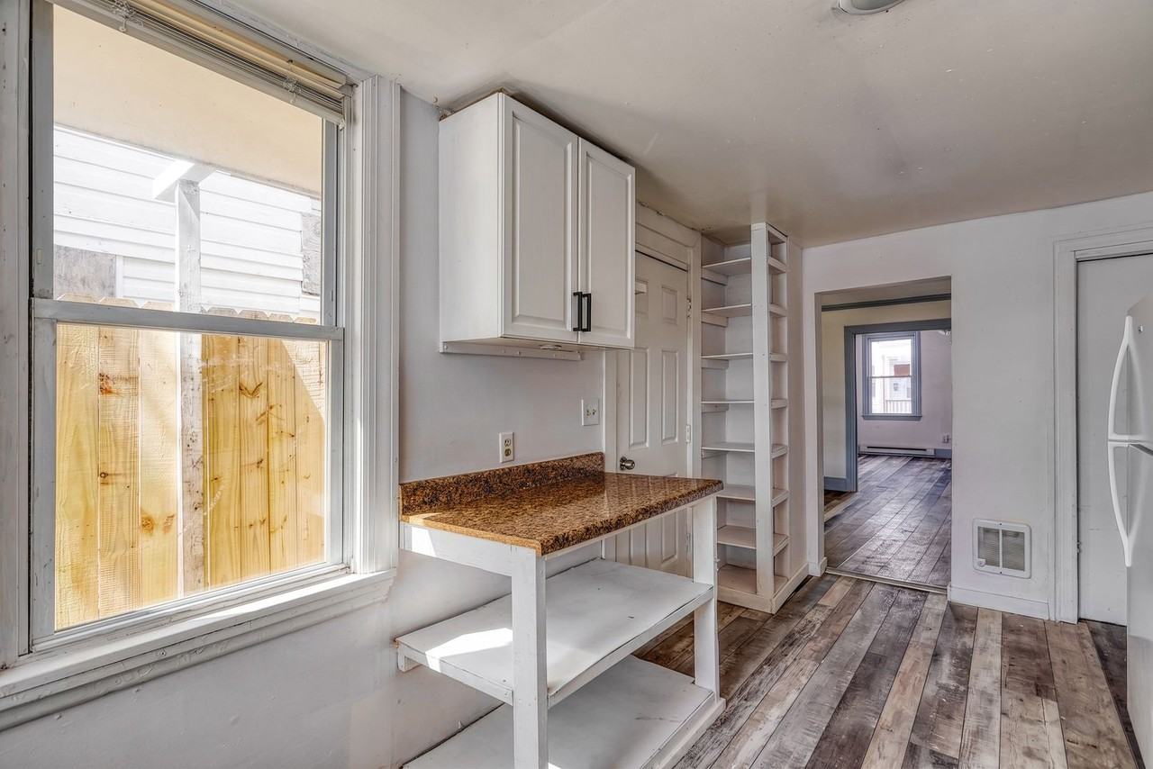 1251 Bailey St - Photo 3 of 19