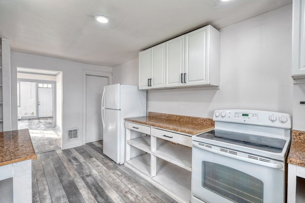 1251 Bailey St - Photo 4 of 19